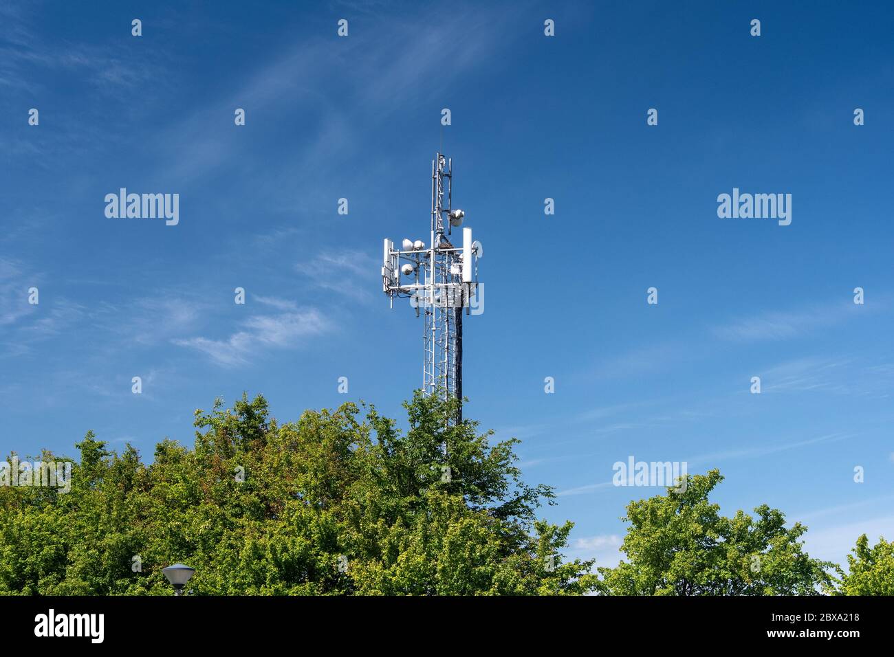 Asta di trasmissione del telefono mobile nella campagna, Scozia, Regno Unito. Foto Stock