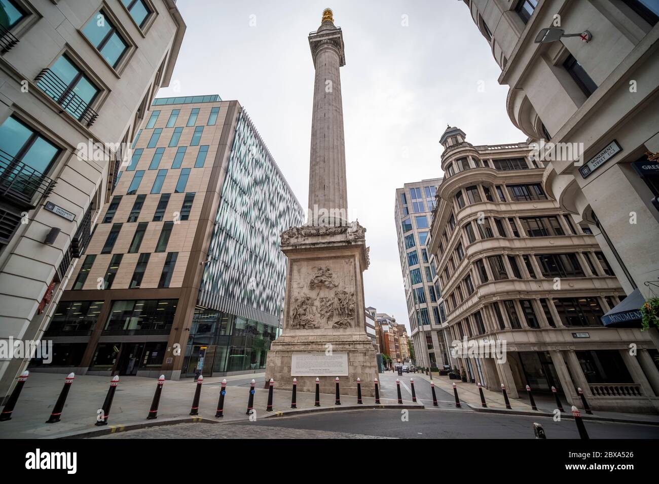 Londra - il Monumento al Grande fuoco di Londra, più comunemente conosciuto semplicemente come il Monumento Foto Stock