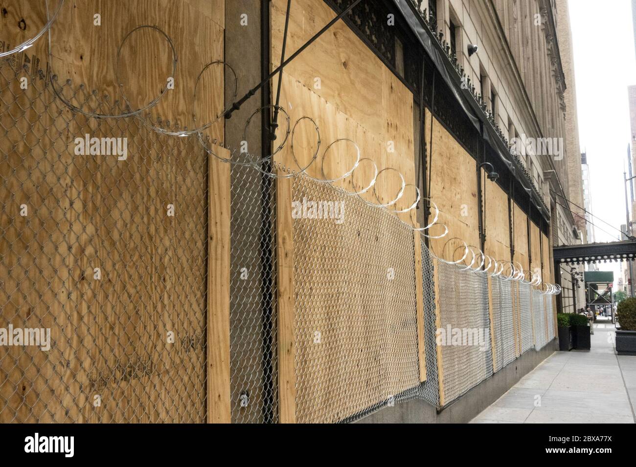 Le imprese di Manhattan sono tutte salite in risposta a saccheggi, saccheggi e vandalismo, giugno 2020, New York City, USA Foto Stock
