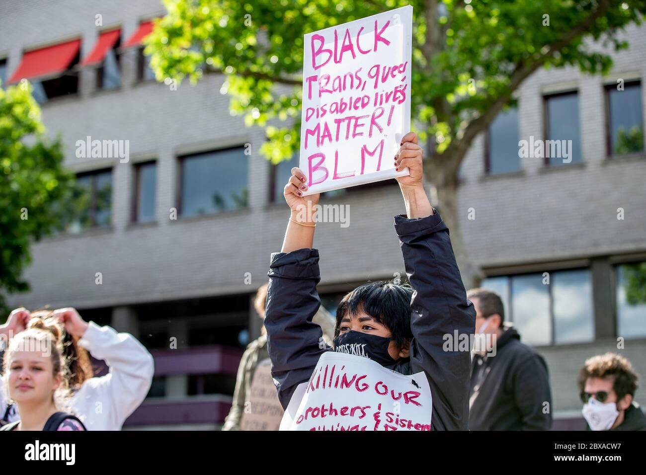 Eindhoven, Paesi Bassi. 06 giugno 2020. EINDHOVEN, 06-06-2020, Stadhuisplein Eindhoven, Black vive la protesta della materia a Eindhoven. Si protestano contro il razzismo istituzionale negli Stati Uniti e nell'Unione europea. Credit: Pro Shots/Alamy Live News Foto Stock
