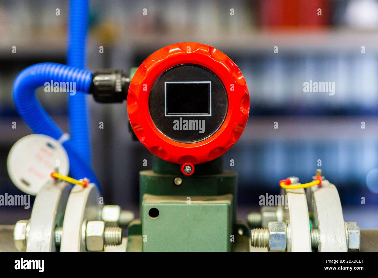 I moderni dispositivi misurano il flusso dei fluidi consentendo un uso efficiente delle risorse naturali. Foto Stock