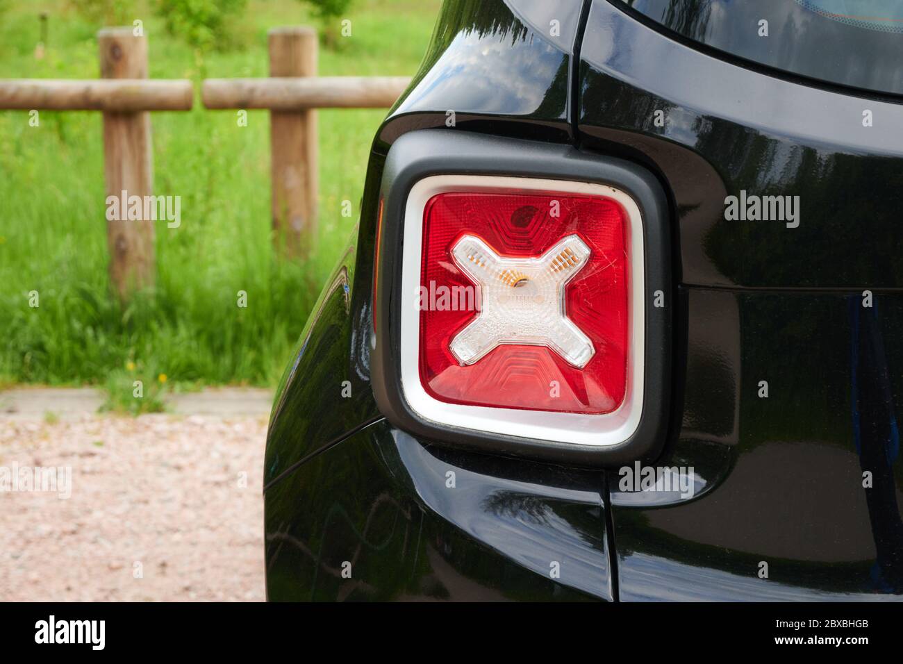 Gdansk, Polonia - 6 giugno 2020: Parte posteriore della Jeep Renegade auto con luci di coda Foto Stock