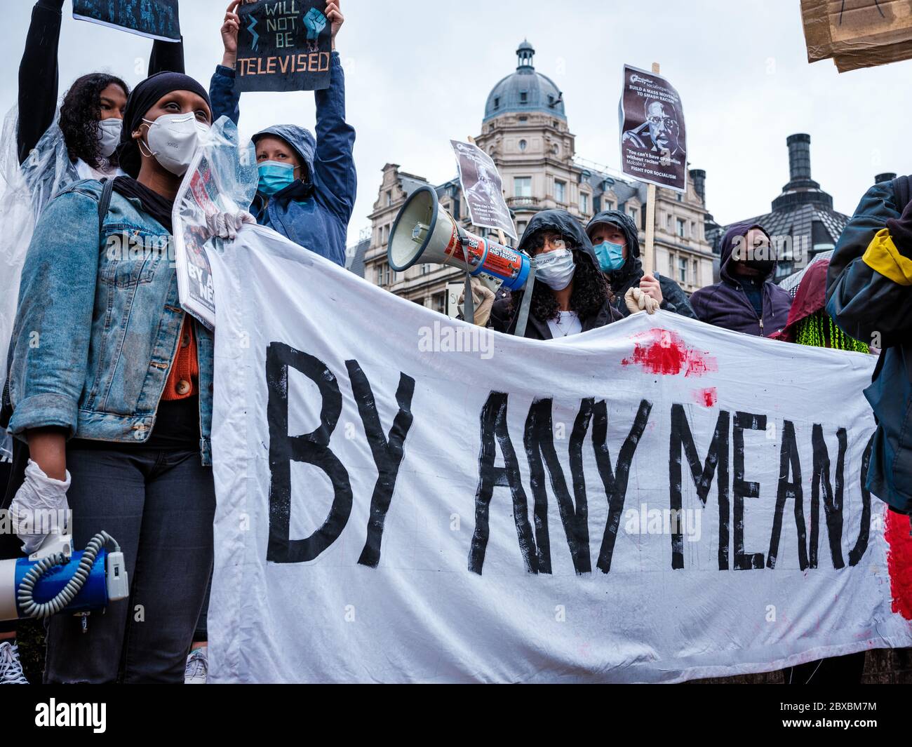 Londra, Regno Unito. 6 Giugno 2020. La protesta delle vite nere è importante in Piazza del Parlamento a Londra. In memoria di George Floyd che è stato ucciso il 25 maggio mentre in custodia di polizia nella città americana di Minneapolis. Credit: Yousef al Nasser/Alamy Live News. Foto Stock
