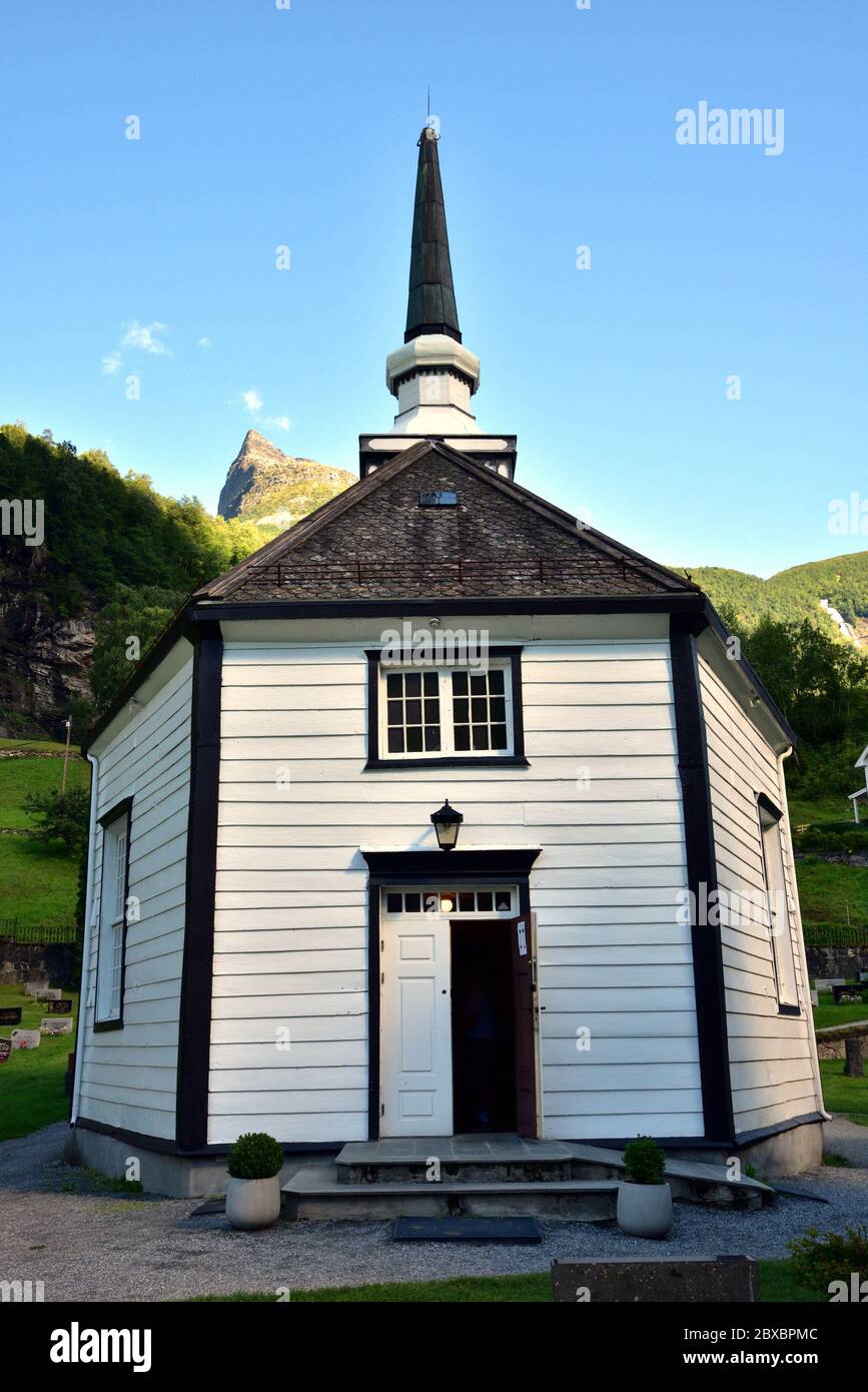 La chiesetta attraente a Geiranger, Norvegia. Foto Stock