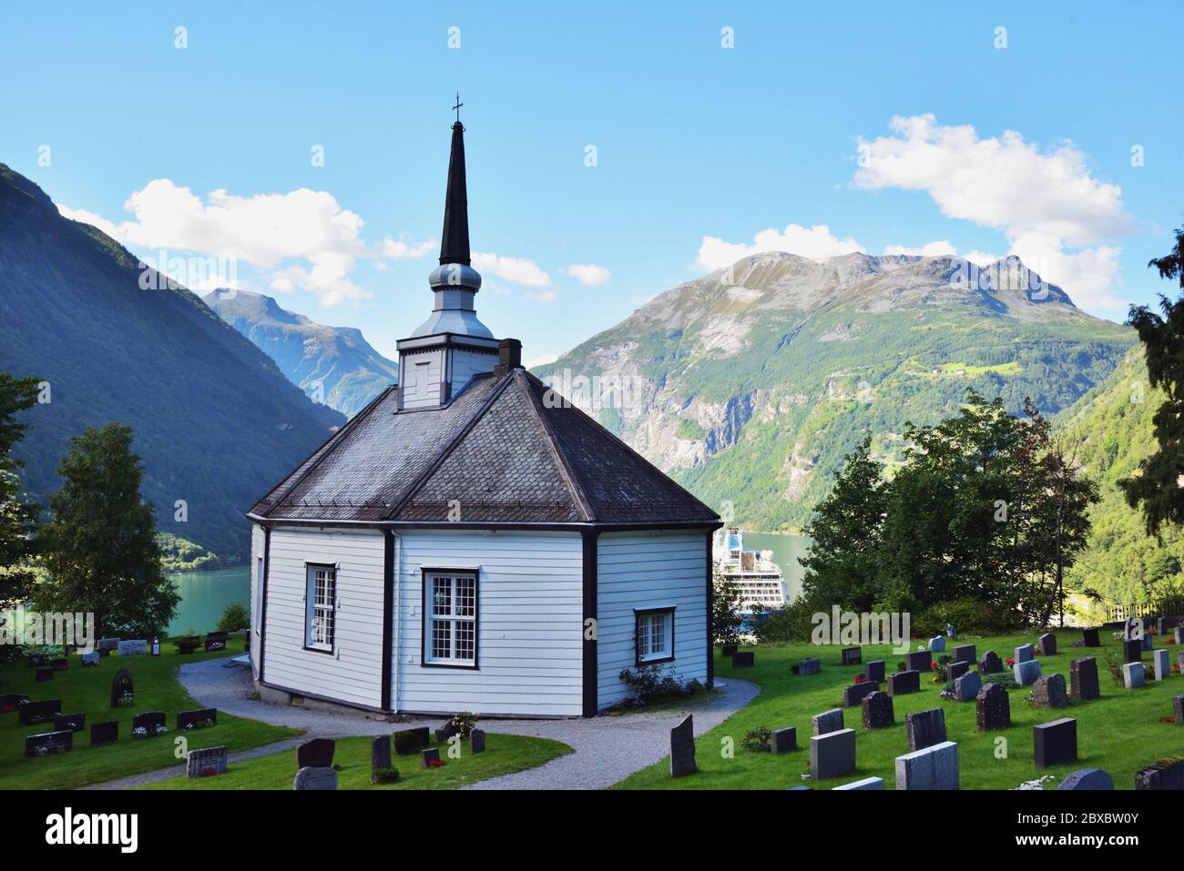 La chiesetta attraente a Geiranger, Norvegia. Foto Stock