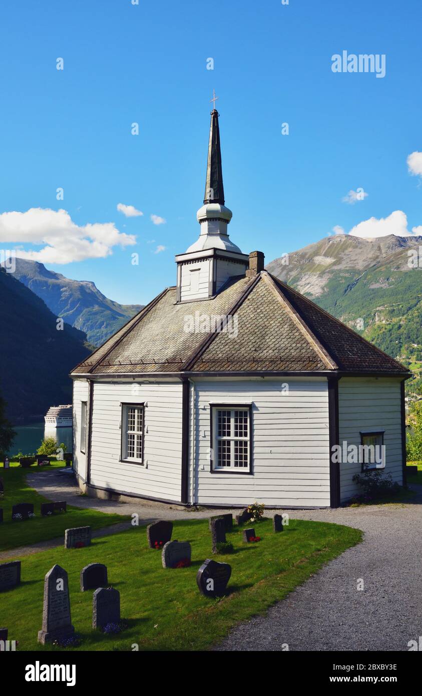 La chiesetta attraente a Geiranger, Norvegia. Foto Stock