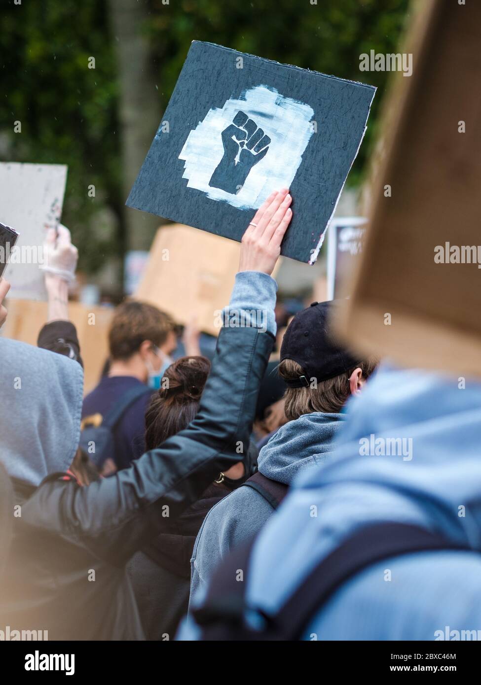 Londra, Regno Unito. 6 Giugno 2020. La protesta delle vite nere è importante in Piazza del Parlamento a Londra. In memoria di George Floyd che è stato ucciso il 25 maggio mentre in custodia di polizia nella città americana di Minneapolis. Credit: Yousef al Nasser/Alamy Live News. Foto Stock
