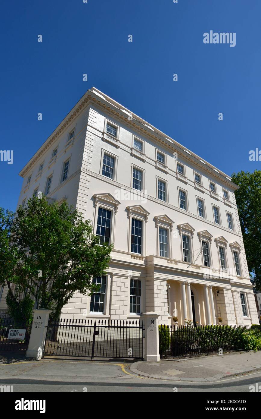 Seaford House, grande palazzo aristocratico bianco in stucco, Belgrave Square, Upper Belgrave Street, Londra, Regno Unito Foto Stock