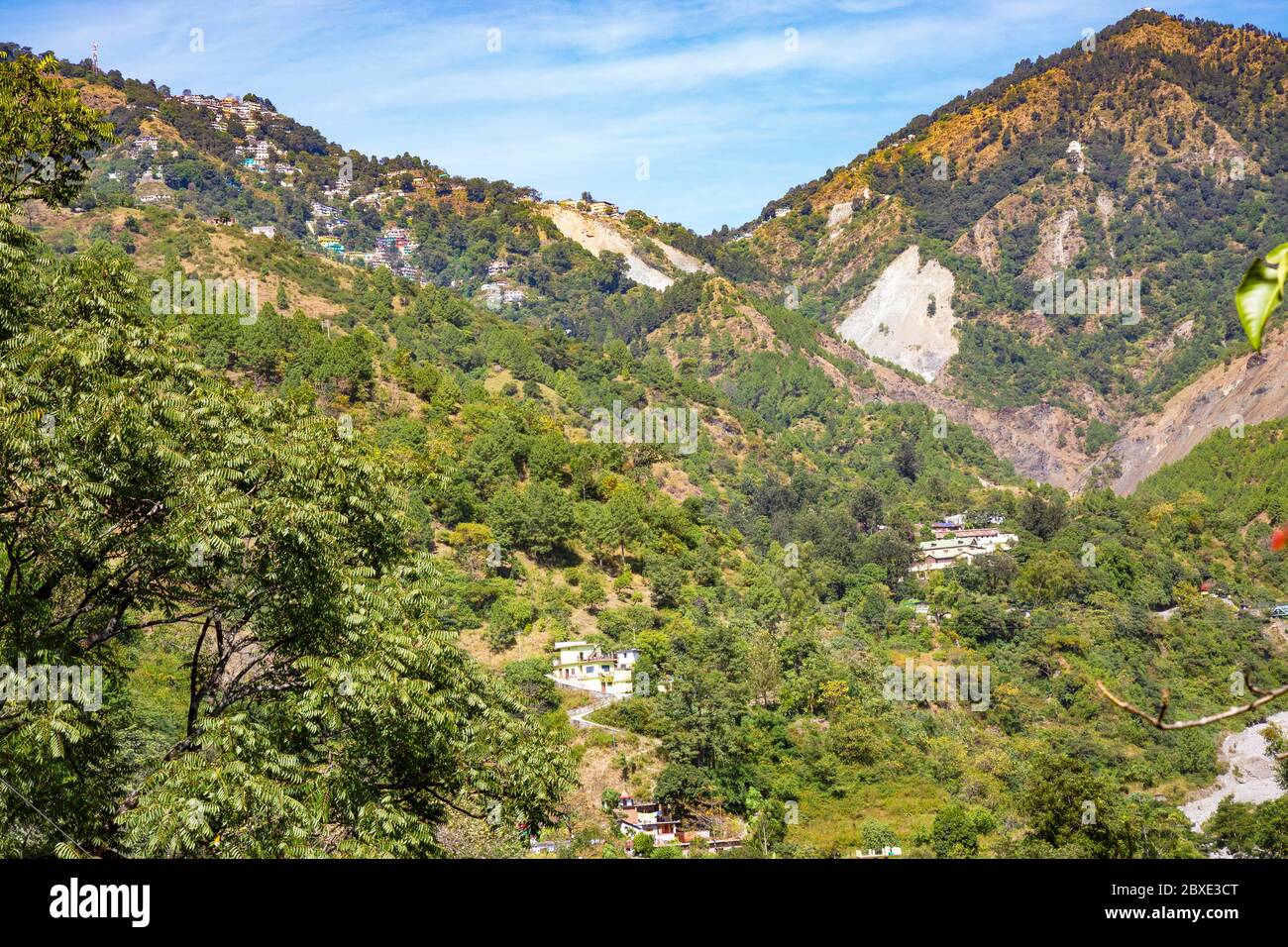 Montagna e valli a Hill Station di Shimla, Himachal Pradesh, India Foto Stock