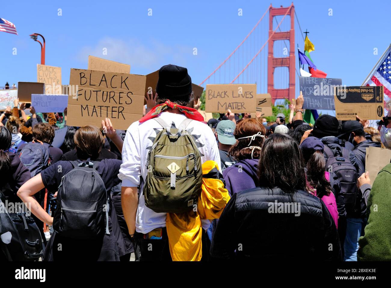 Black Lives Matter attraversa il Golden Gate Bridge a San Francisco, California, il 6 giugno 2020 per protestare contro la morte di George Floyd: Black Futures. Foto Stock
