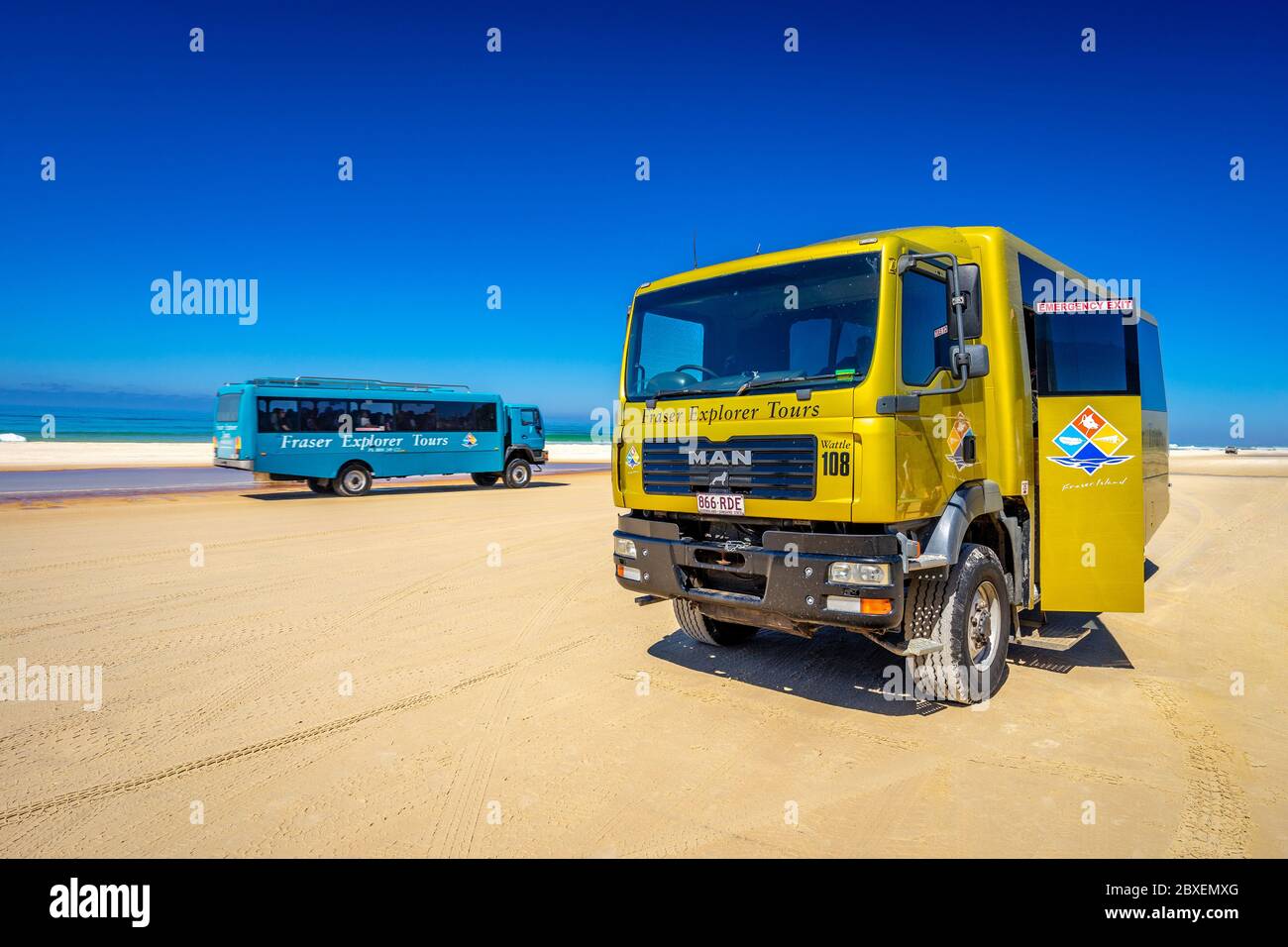 Fraser Explorer Tours autobus sulla spiaggia di 75 miglia, Fraser Island, QLD, Australia Foto Stock