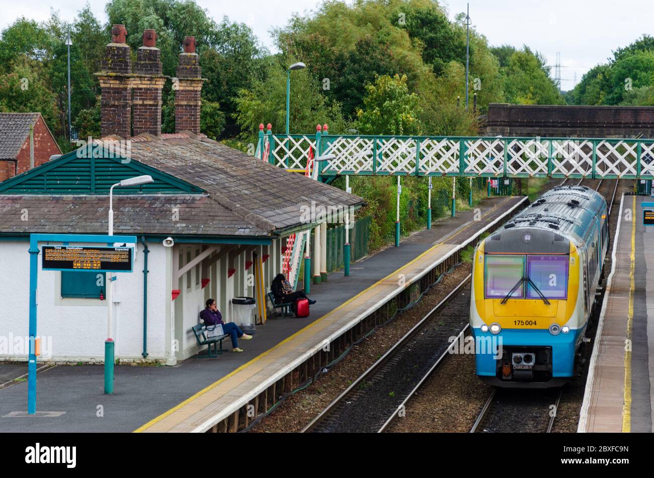 Flint, Regno Unito: 12 settembre 2017: La stazione ferroviaria di Flint a 2 piattaforme si trova sulla North Wales Coast Line. La stazione è stata votata `migliore nel Regno Unito` nel 2008. Foto Stock