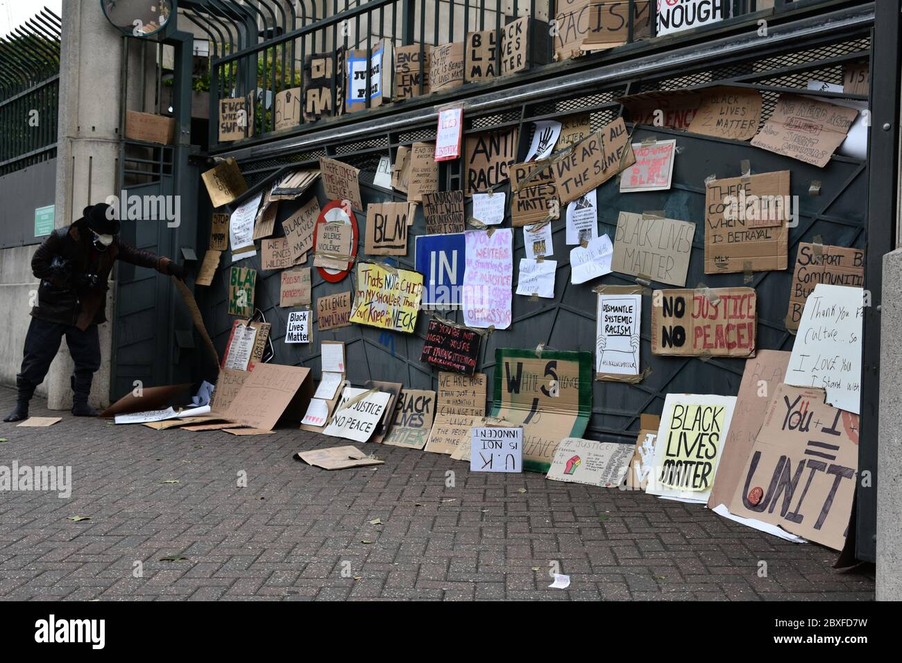 Londra 6 giugno 2020. La protesta delle vite nere sta avvenendo proprio ora tra Piazza del Parlamento e Downing Street. BlackLivesMatterUK Foto Stock