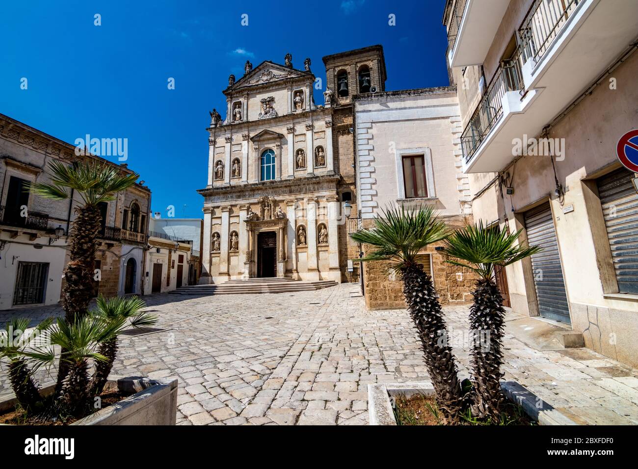 La vecchia chiesa di Sant'Anna, Mesagne. Puglia, Italia sotto il cielo  azzurro di una giornata