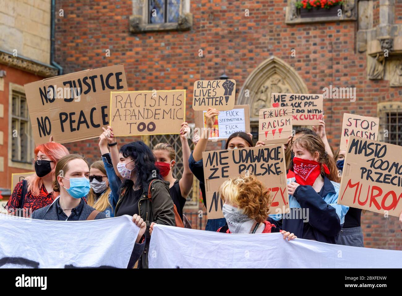 Wroclaw, Polonia, 06.06.2020 - protesta pacifica polacca contro il razzismo e l'odio nella città di Wroclaw. Le vite nere contano Foto Stock