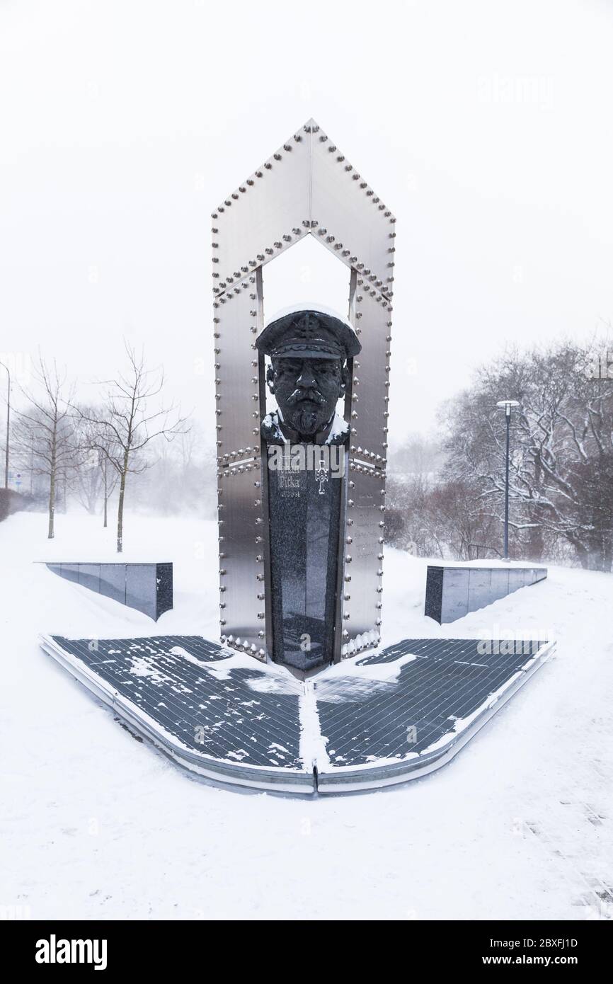 TALLINN, ESTONIA - 5 GENNAIO 2017: Un monumento per Johan Pitka a Tallinn vicino alla collina di Toompea. Johan Pitka era un famoso comandante militare durante l'Esto Foto Stock