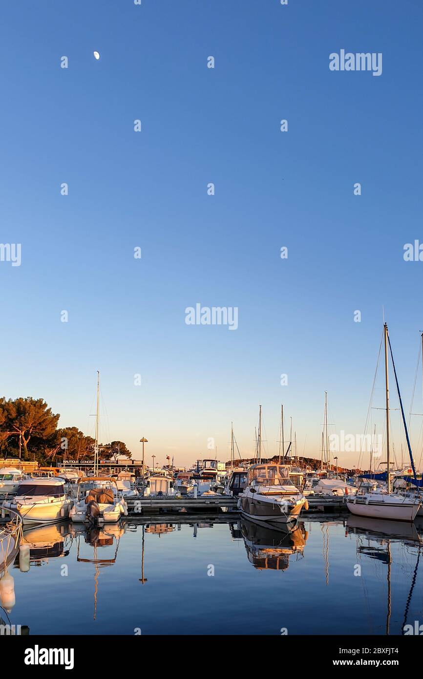 Il porto di Saint-Raphael Foto Stock