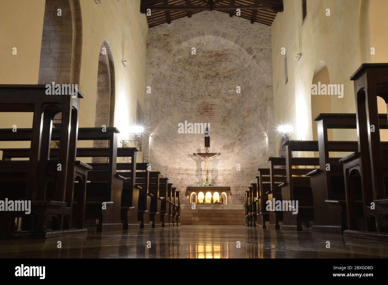 Interno della Chiesa Parrocchiale di Santa Maria maggiore, Assisi, Italia Foto Stock