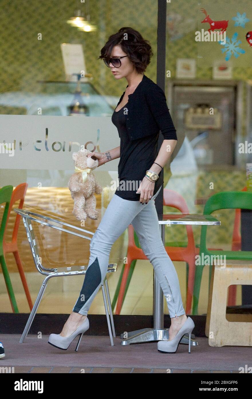 Victoria Beckham porta i suoi bambini a prendere il gelato a Sherman Oaks, CA novembre 2011 Foto Stock