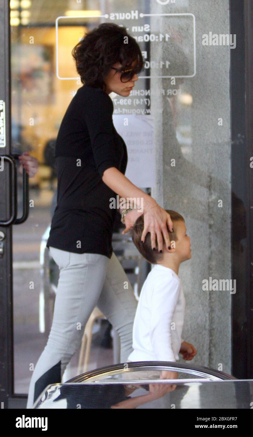 Victoria Beckham porta i suoi bambini a prendere il gelato a Sherman Oaks, CA novembre 2011 Foto Stock