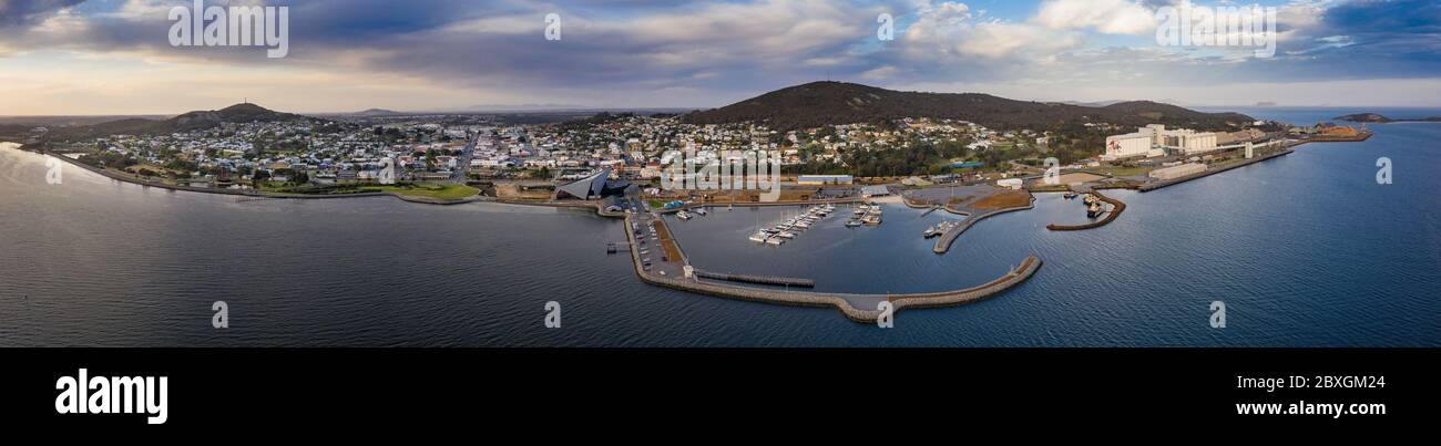 Albany Australia 10 Novembre 2019 : veduta aerea della città australiana occidentale di Albany, un importante porto di navigazione e il più antico insediamento coloniale Foto Stock