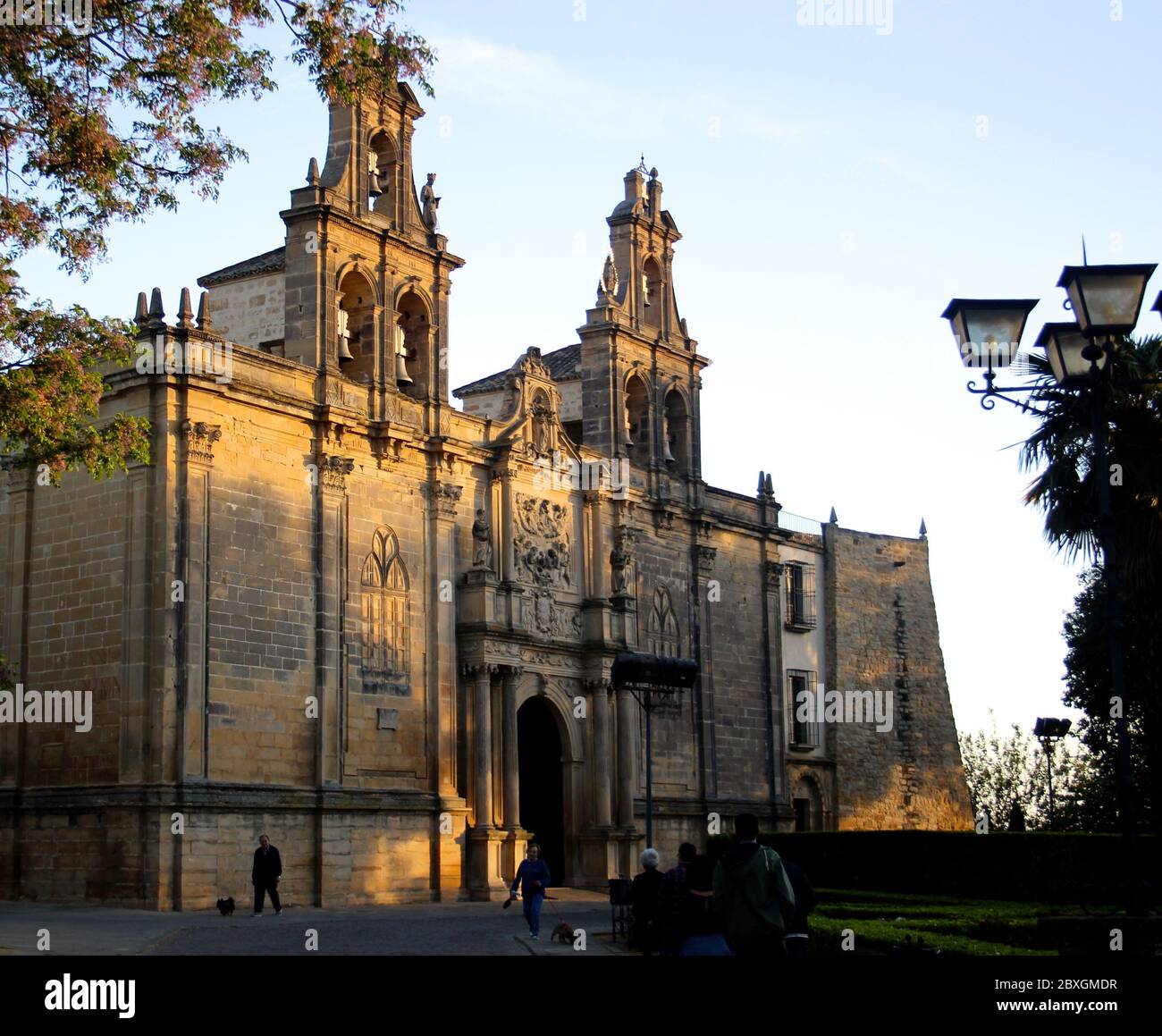 Basílica de Santa María de los Reales Alcázares visto in Tarda sera luce del sole con sole caldo e ombre Ubeda Andalusia Spagna Foto Stock