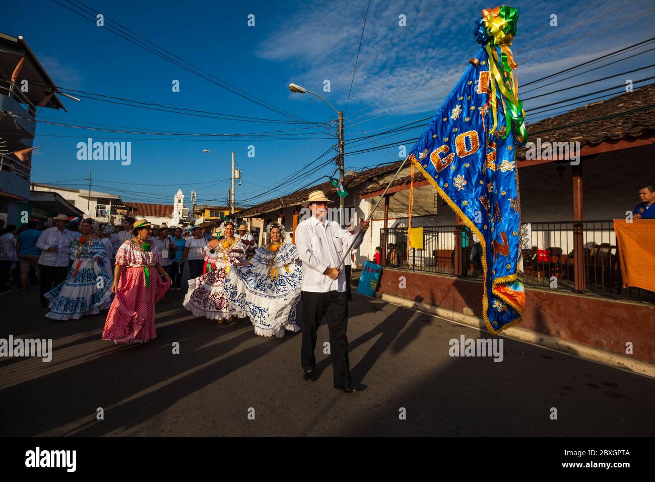L'evento annuale 'El desfile de las mil polleras' (migliaia di polline) a Las Tablas, provincia di Los Santos, Repubblica di Panama. Foto Stock