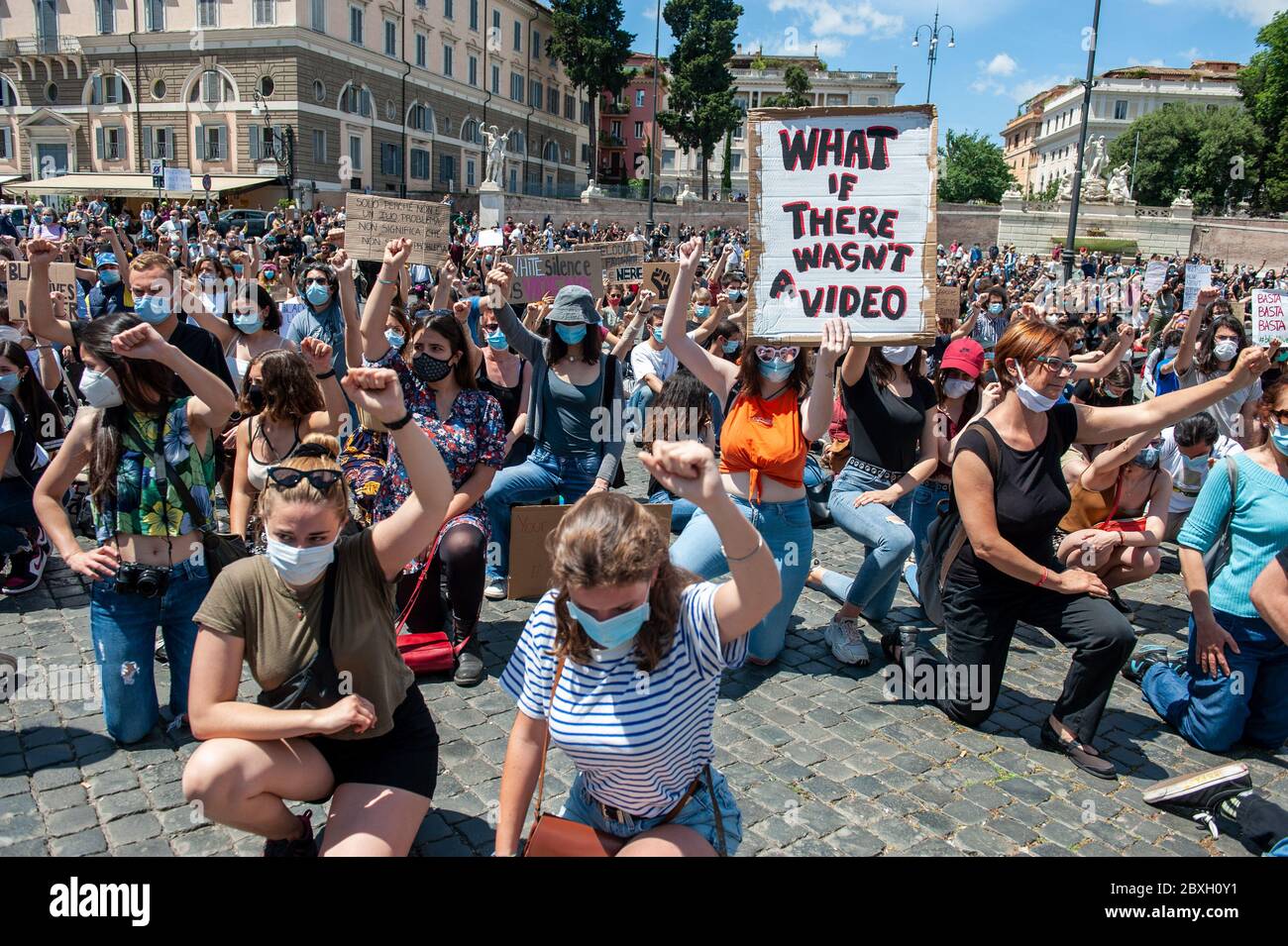 Roma, 07/06/2020: "Non posso respirare" manifestazione contro ogni razzismo in memoria di George Floyd, Piazza del Popolo. © Andrea Sabbadini Foto Stock