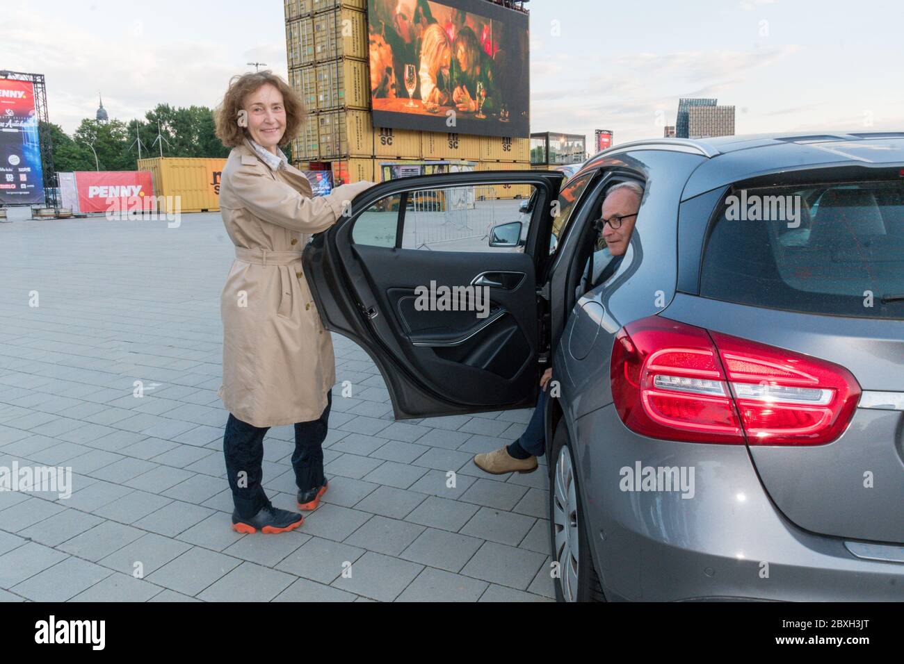 Regisseurin Hermine Huntgeburth, Produzent Michael Lehmann, Zeise, Autokino, Heiligengeistfeld, Amburgo, Udo Lindenberg, Mach dein Ding, 06.06.2020 Foto Stock