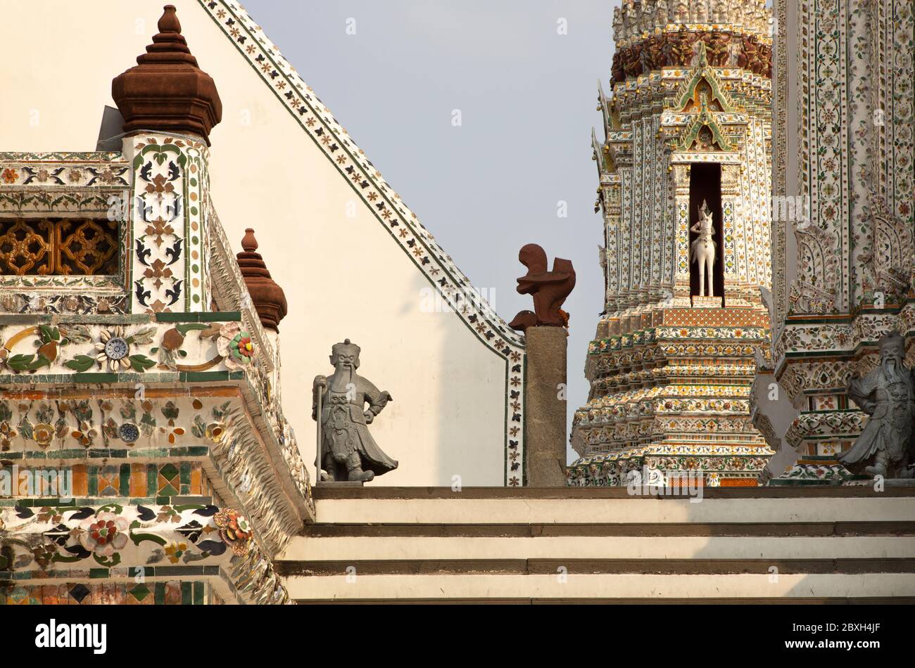 Parte del tempio Wat Arun lungo la westbank del fiume Chao Phraya, Bangkok, Thailandia Foto Stock