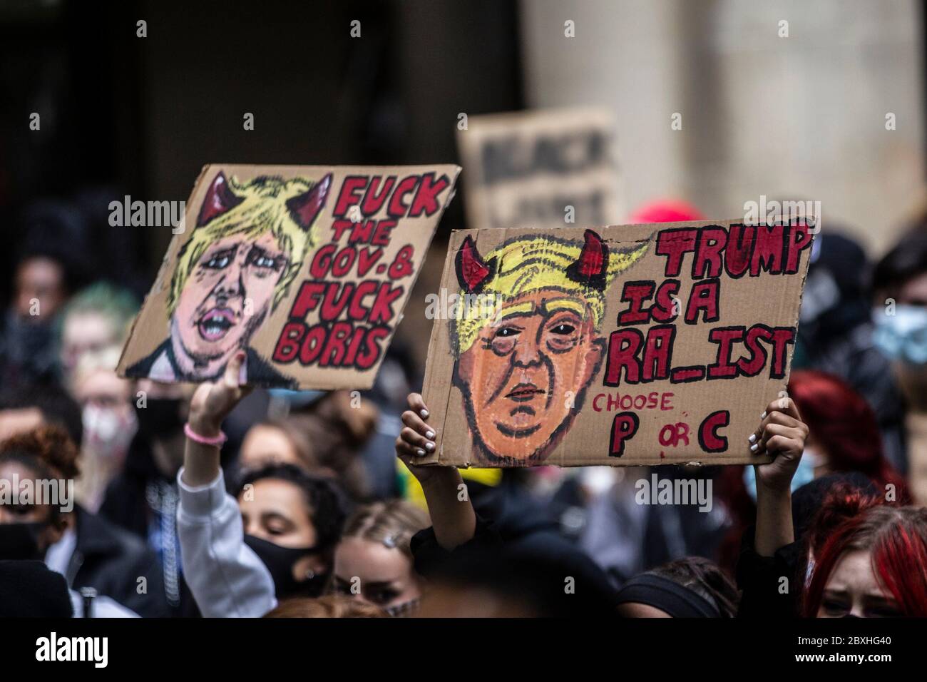 Manchester, Regno Unito. 7 Giugno 2020. Black Lives Matter protesta a Manchester UK Domenica 7 giugno a St Peters Square.migliaia di persone - la maggior parte dei quali indossavano maschere facciali per Covid-19. La protesta di oggi è stata una delle tre che si terrà a Manchester nel corso del fine settimana come parte del Black Lives Matter Movement. Credito immagine: Gary Roberts/Alamy Live News Foto Stock