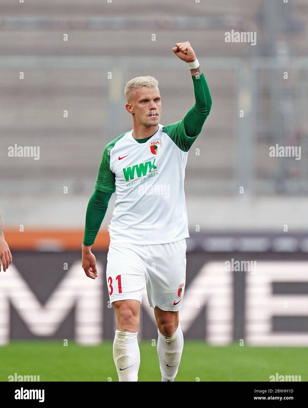Augusta, Germania. Primo 2020 giubilation, Augusta, Philipp MAX, FCA 31 saluti dopo il suo obiettivo per il 1-1 FC AUGUSTA - 1.FC KOELN Koln, 07.06.2020 1.Bundesliga, stagione 2019/2020, 30.matchday, Koln Peter Schatz/Pool/primo | Use Worldwide Credit: dpa/Alamy Live News Foto Stock