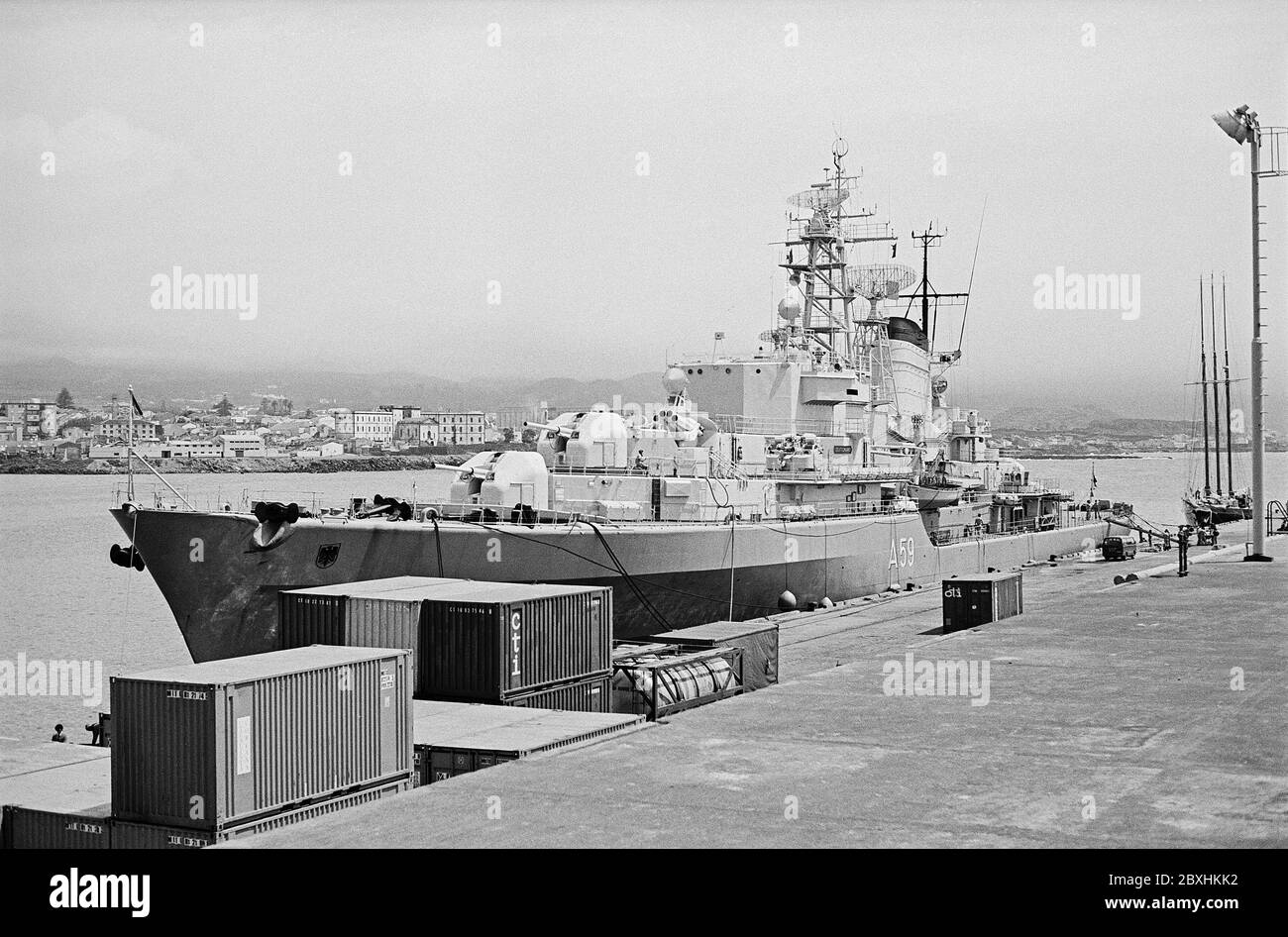 La nave tedesca di addestramento della Marina Deutschland al porto, 55th addestramento viaggio, 20 maggio 1982, Ponta Delgada, Isola di Sao Miguel, Azzorre, Portogallo Foto Stock