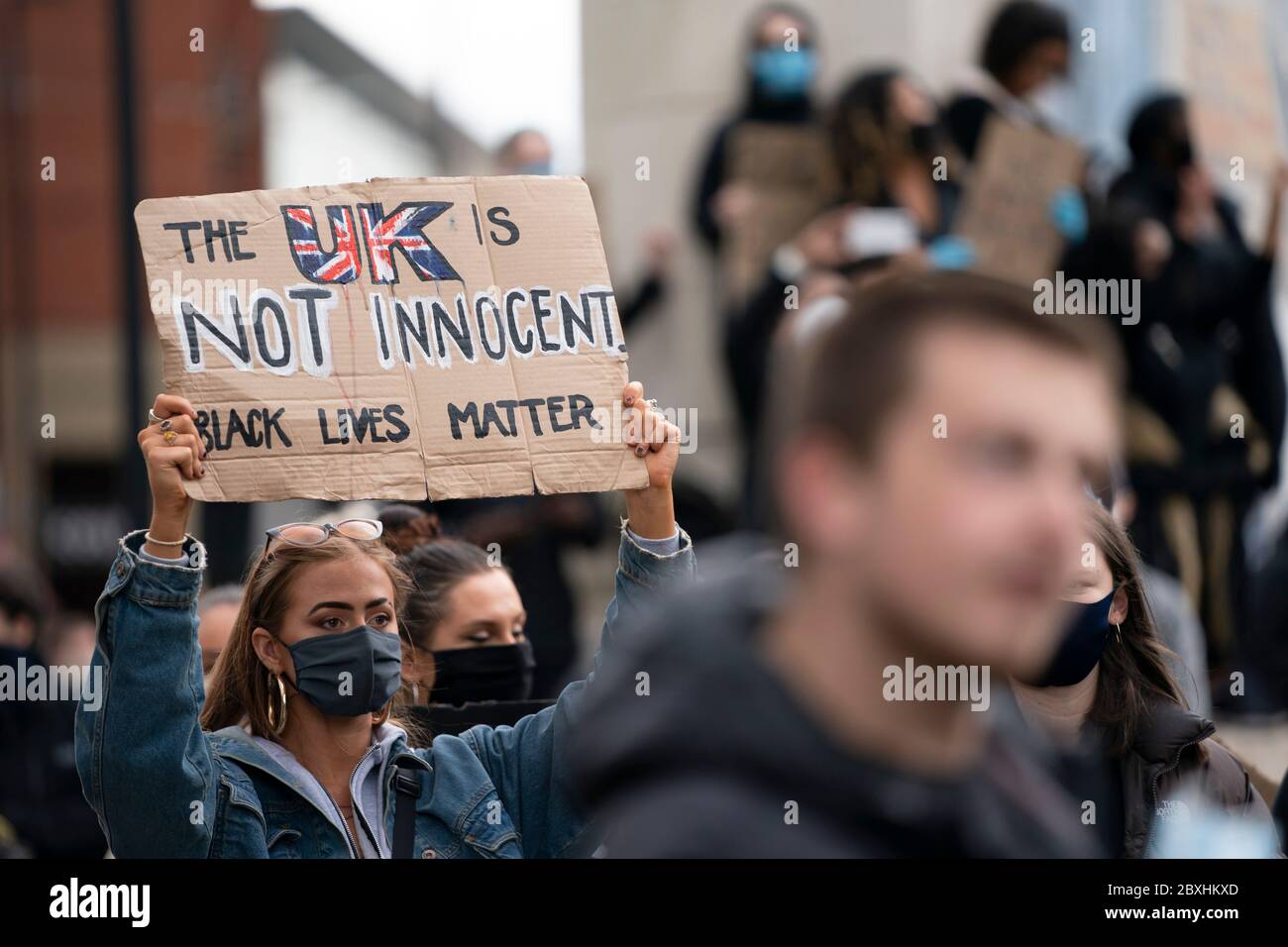 Manchester, Regno Unito. 7 Giugno 2020. I membri del pubblico sono visti a una protesta Black Lives Matter, Manchester, Regno Unito. Credit: Jon Super/Alamy Live News. Foto Stock