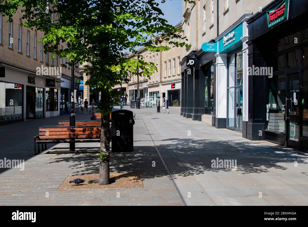 Le strade e i negozi di Bath Somerset sono tutti vuoti e chiusi Foto Stock