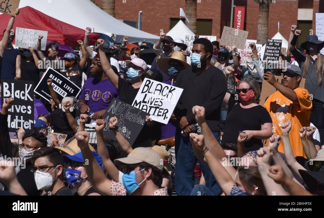 Migliaia di manifestanti partecipano al Black Lives Matter Tucson: Celebrazione della Black Lives protesta e dimostrazione per ricordare i neri che wer Foto Stock