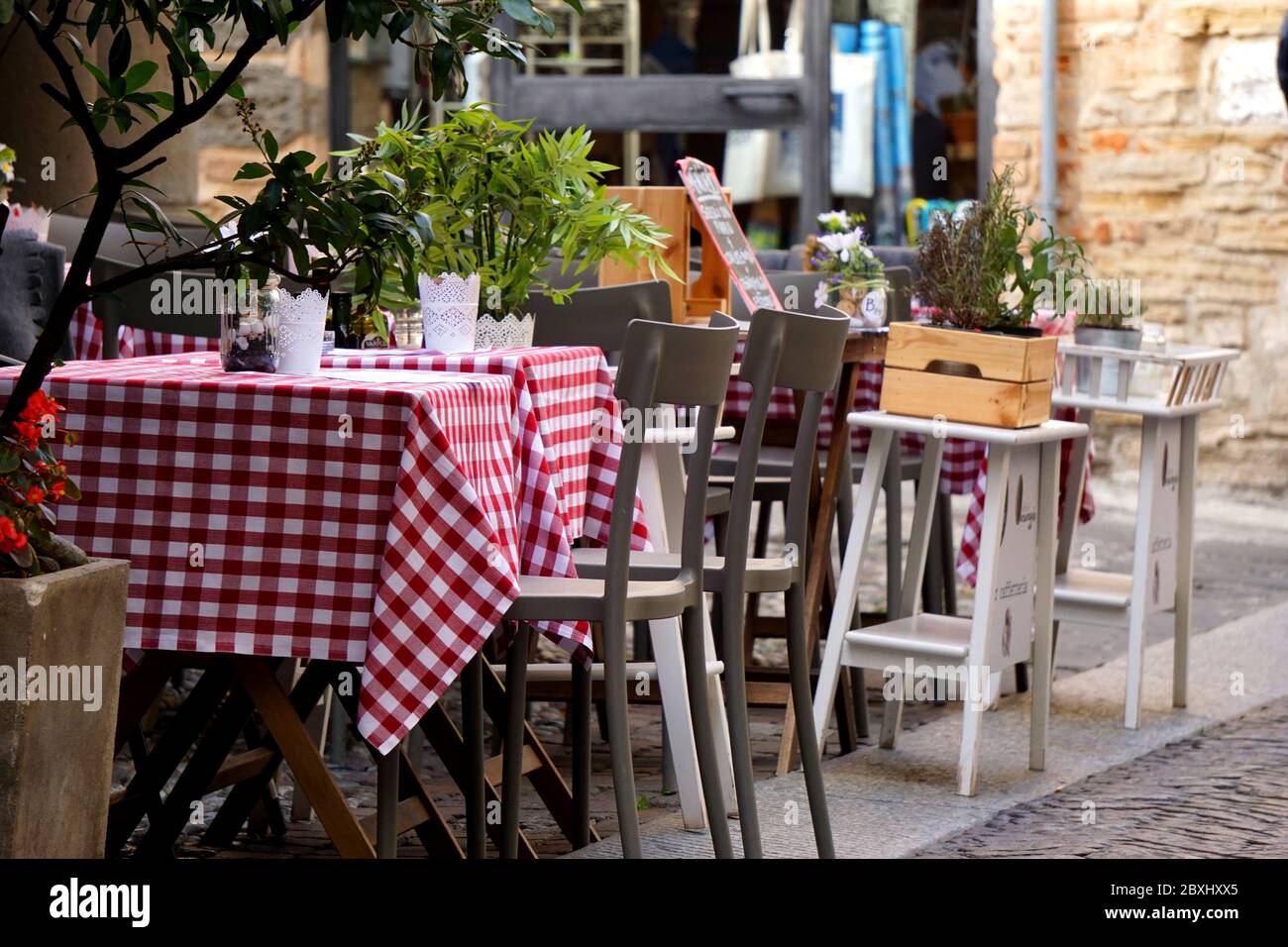 Romantico ristorante italiano rustico e accogliente, Trattoria Osteria in Italia. Foto Stock