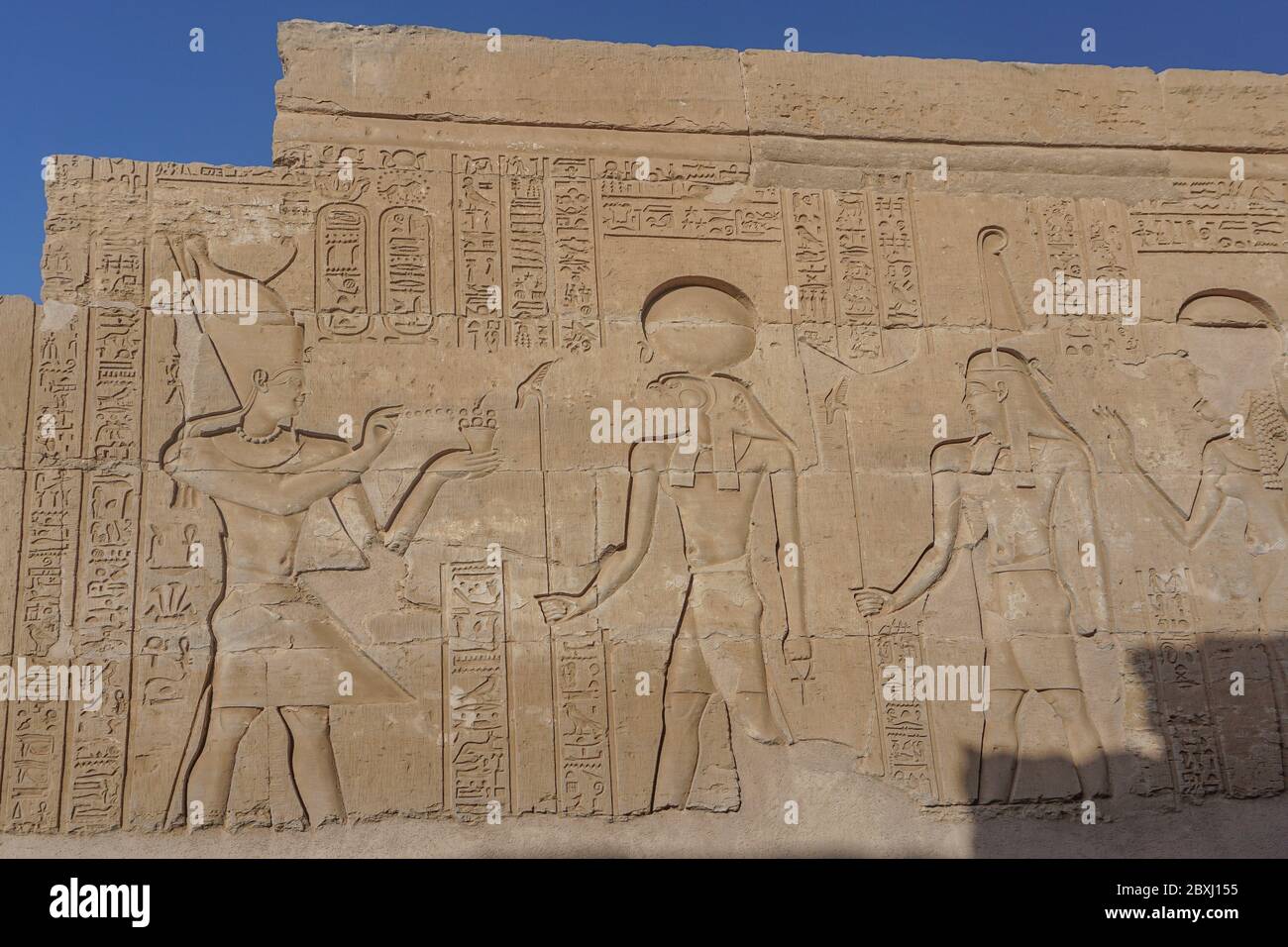 Kom Ombo, Egitto: Dettaglio degli intagli a Kom Ombo tempio, un unico doppio tempio costruito durante la dinastia tolemaica, 180-47 BC. Foto Stock