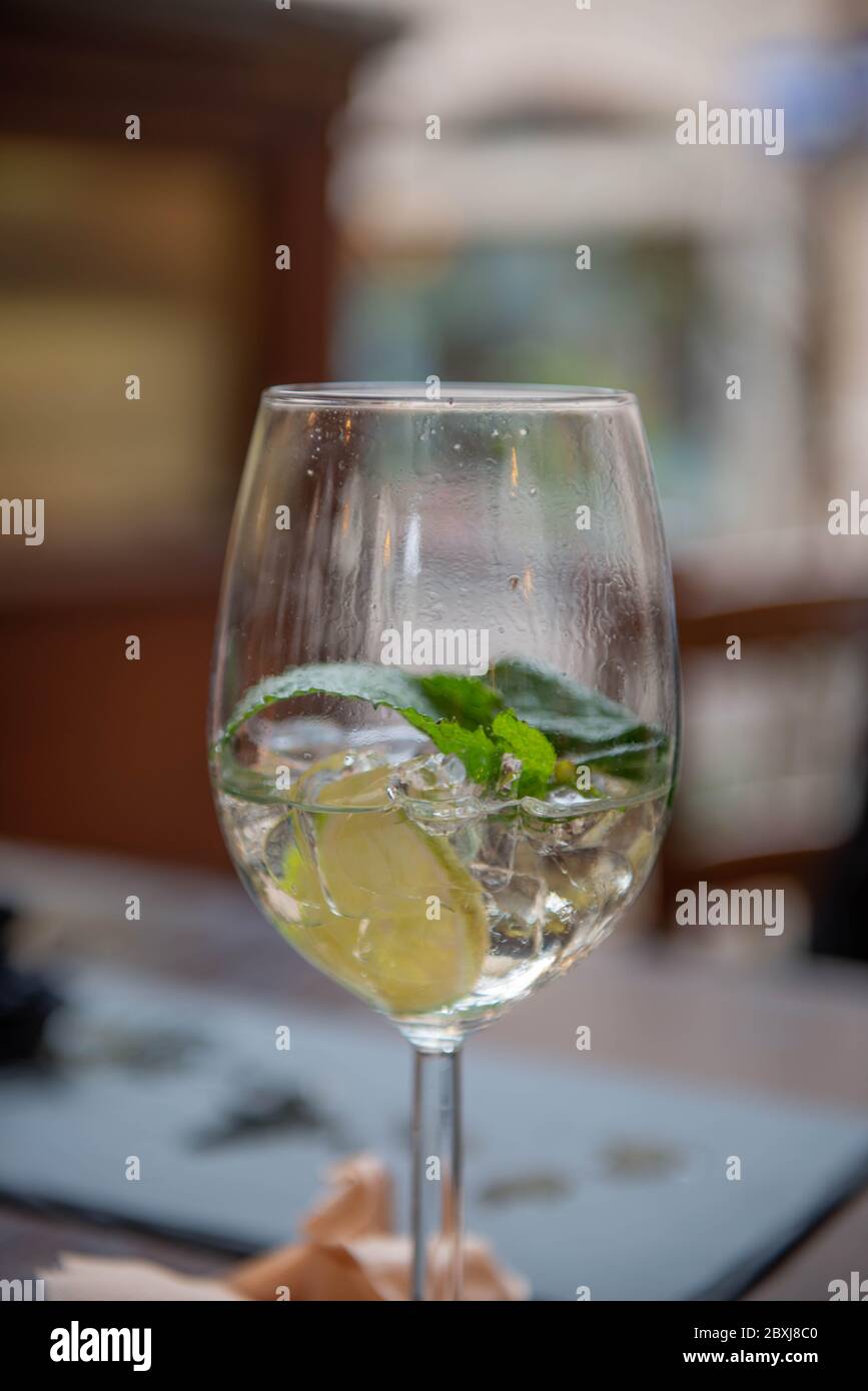 bicchieri per un aperitivo Foto Stock