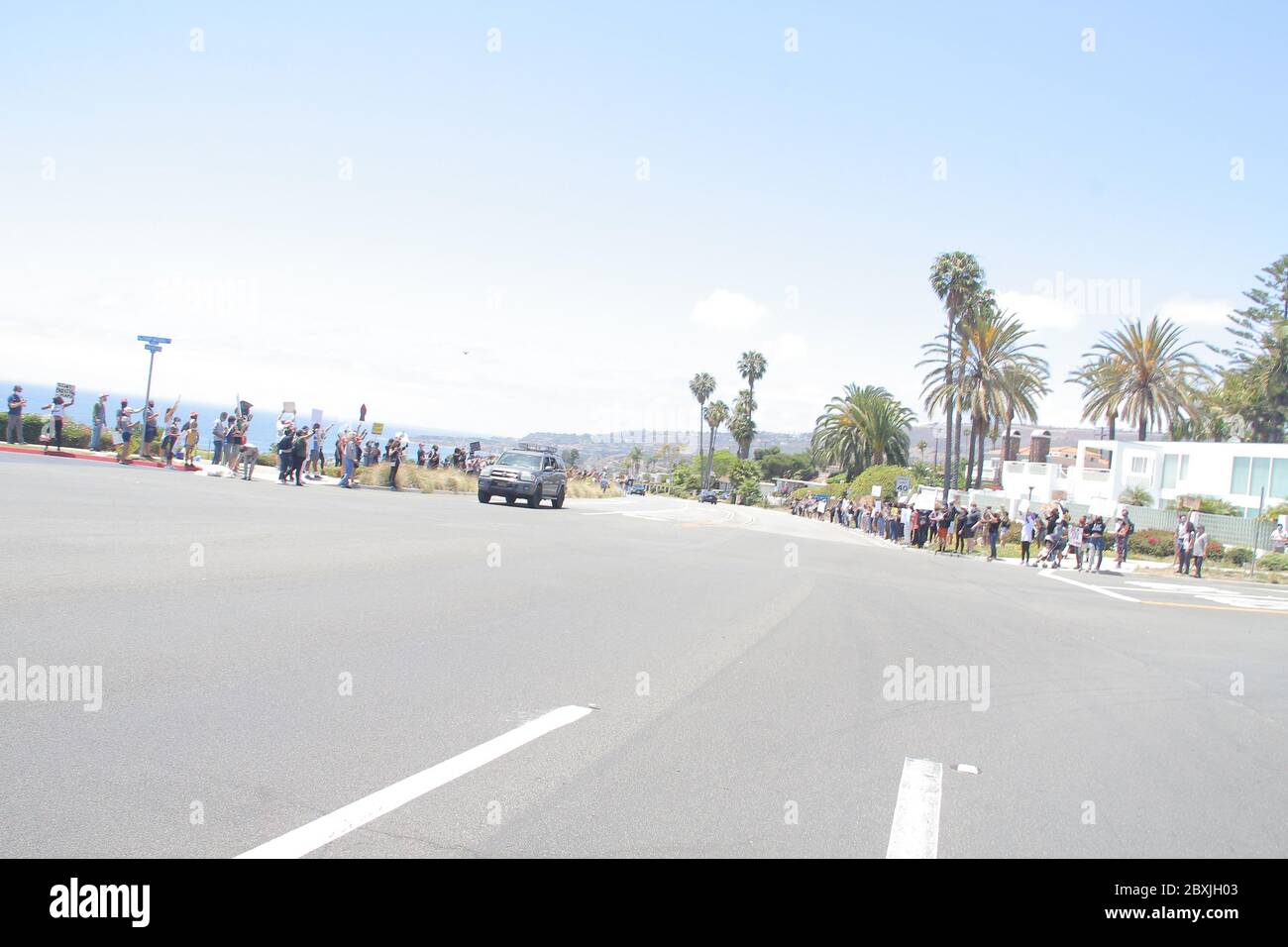 Manifestanti 06/06/2020 manifestanti di fronte al Trump National Golf Club a Rancho Palos Verdes, CA Foto di Izumi Hasegawa/HollywoodNewsWire.net Credit: Hollywood News Wire Inc./Alamy Live News Foto Stock
