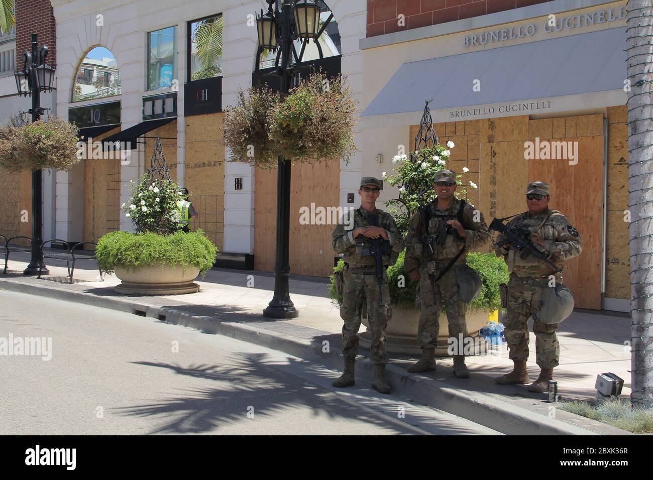 Los Angeles, California, Stati Uniti. 07 giugno 2020. Negozi e hotel sono imbarcati a Beverly Hills 06/06/2020 Negozi e Hotel sono imbarcati a Beverly Hills, CA Foto di Izumi Hasegawa/HollywoodNewsWire.net Credit: Hollywood News Wire Inc./Alamy Live News Credit: Hollywood News Wire Inc./Alamy Live News Foto Stock