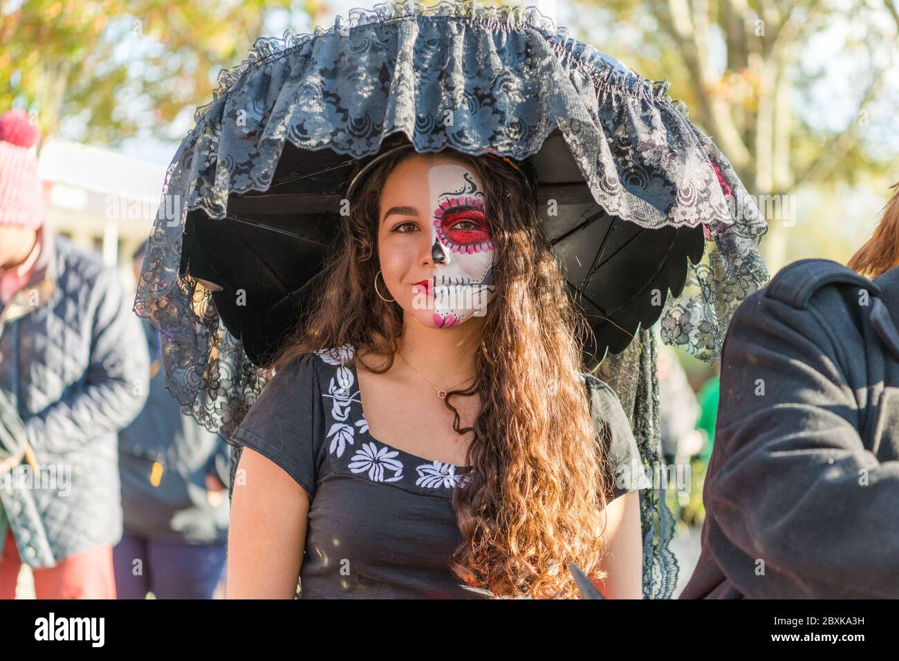 Donna vestita come una Catrina al giorno della celebrazione dei morti Foto Stock