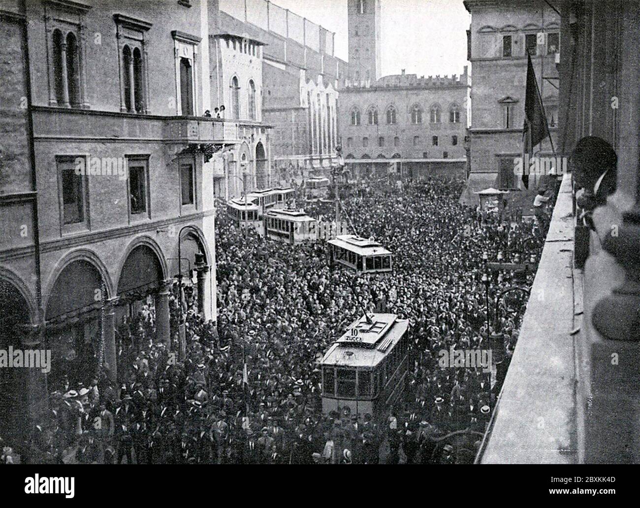 Rally pro-war a Bologna, Italia, 1914. Foto Stock