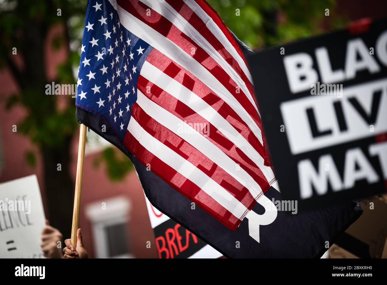 Protesta contro la polizia che uccide persone di colore negli Stati Uniti (Black Lives Matter), Vermont state House e le strade circostanti, Montpelier, VT, USA. Foto Stock
