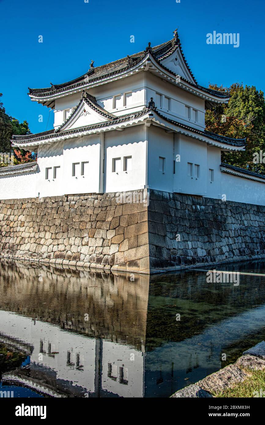 Mura fortificate e torre di difesa del Castello Nijo, Kyoto, Giappone Foto Stock