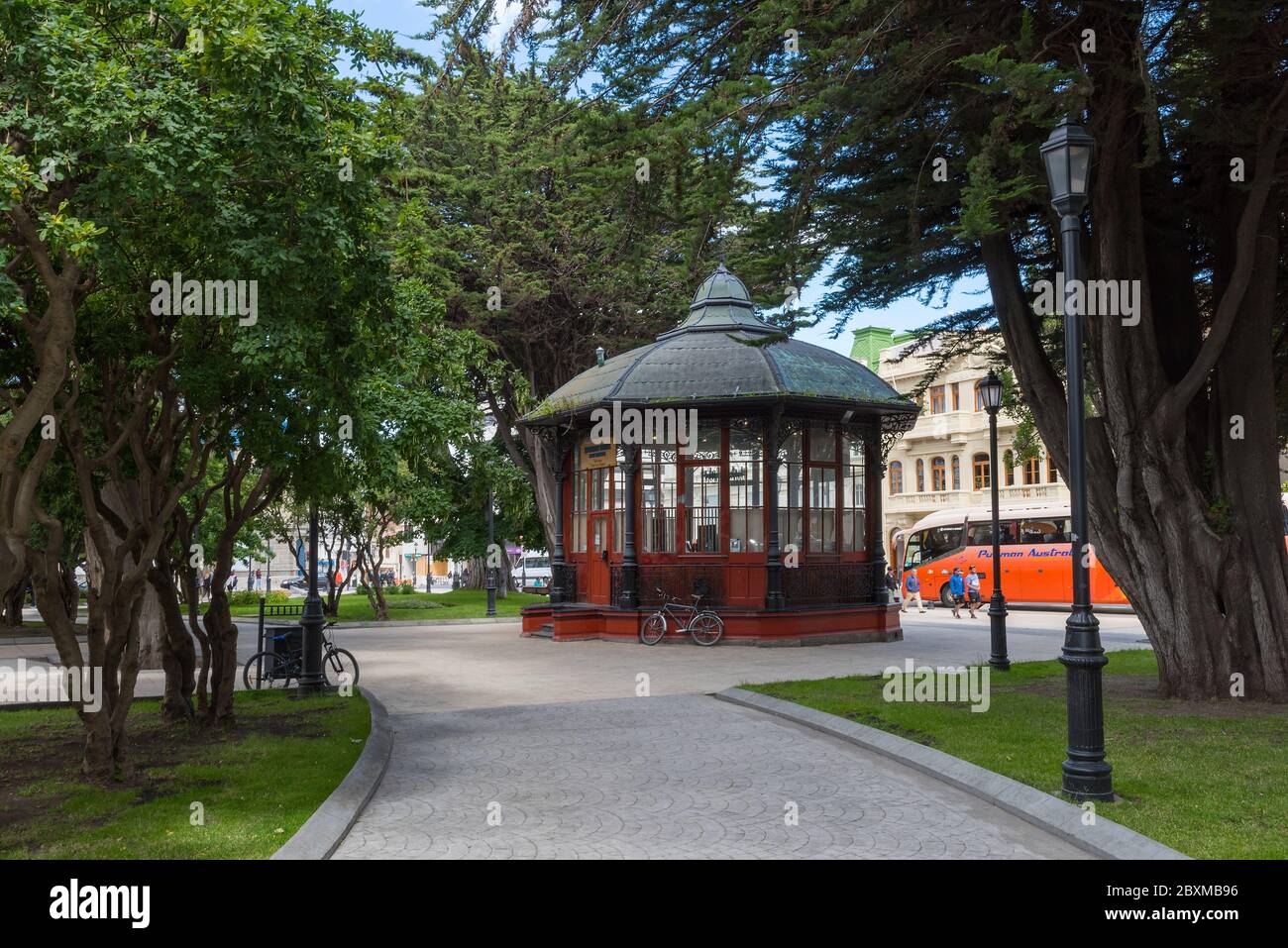 Padiglione informazioni turistiche in Plaza de Armas, Punta Arenas, Cile Foto Stock