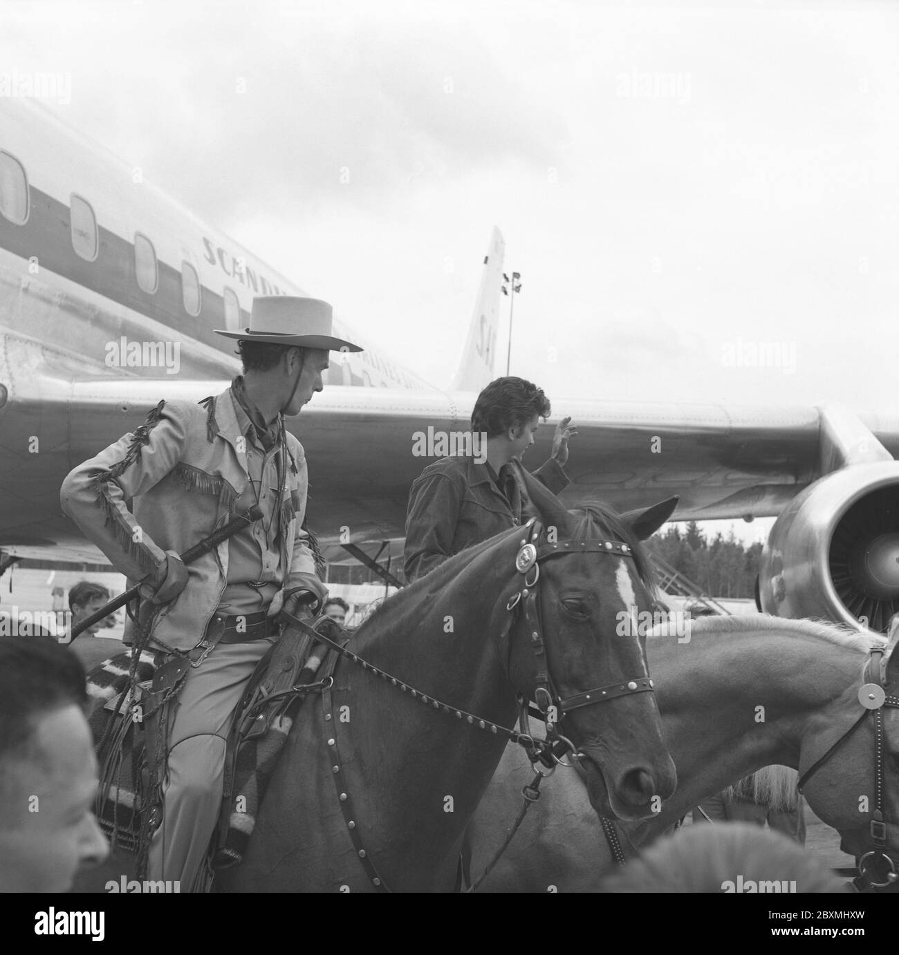 Michael Landon. Attore americano. 1936-1991. Famoso per il suo ruolo nella serie televisiva americana Bonanza dove ha interpretato Little Joe. Foto durante la visita della Svezia 1962 e arrivo all'aeroporto di Arlanda a Stoccolma. Un cavallo era pronto per lui a cavalcare una volta fuori dall'aereo. Foto Stock