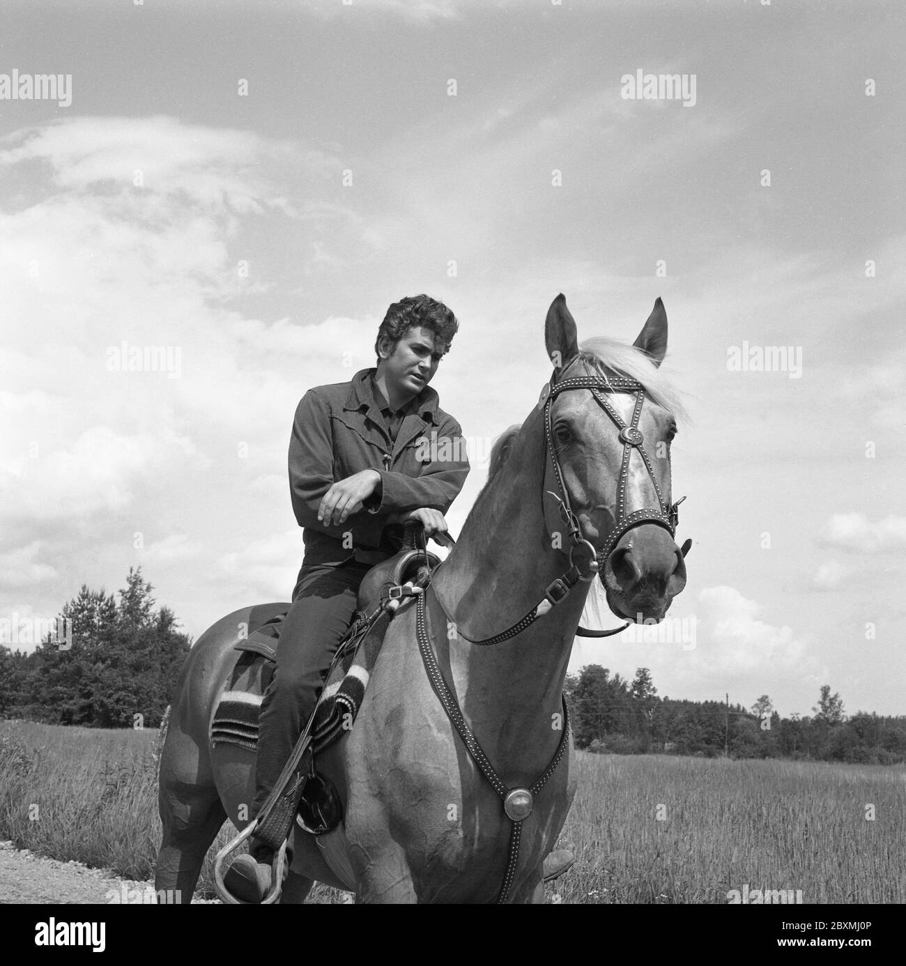 Michael Landon. Attore americano. 1936-1991. Famoso per il suo ruolo nella serie televisiva americana Bonanza dove ha interpretato Little Joe. Foto durante la visita della Svezia 1962 e arrivo all'aeroporto di Arlanda a Stoccolma. Un cavallo era pronto per lui a cavalcare una volta fuori dall'aereo. Foto Stock