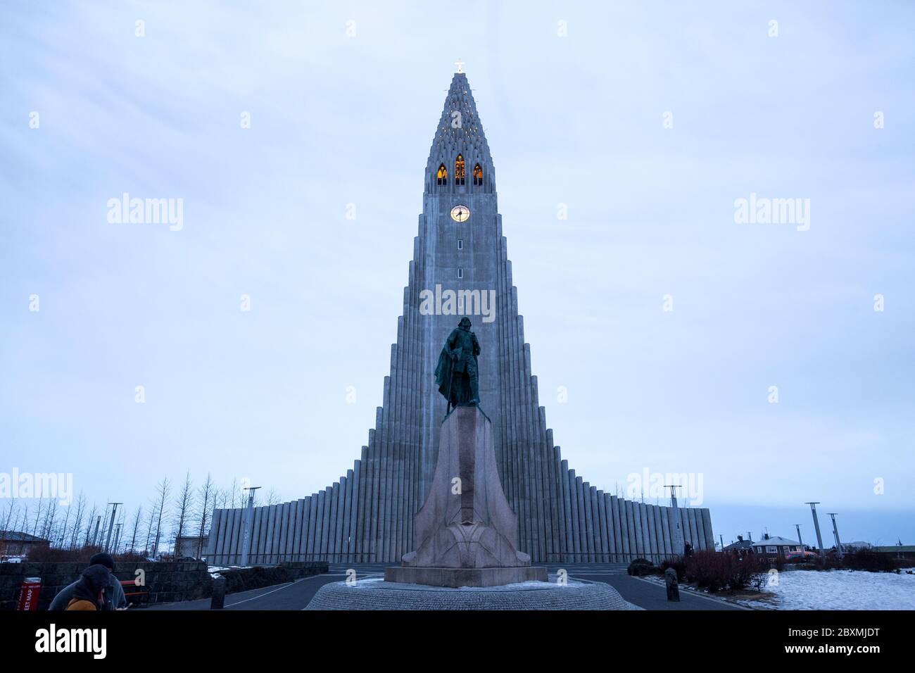 Monumento Leif Erikson di fronte alla chiesa di Reykjavik, Islanda Foto Stock