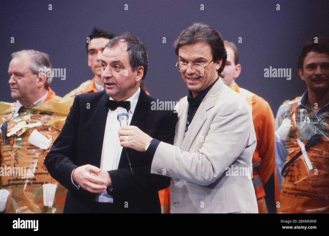 Wetten dass, Spielshow, Deutschland 1993, Gast Bundesumweltminister Klaus Töpfer und Moderator Wolfgang Lippert Foto Stock